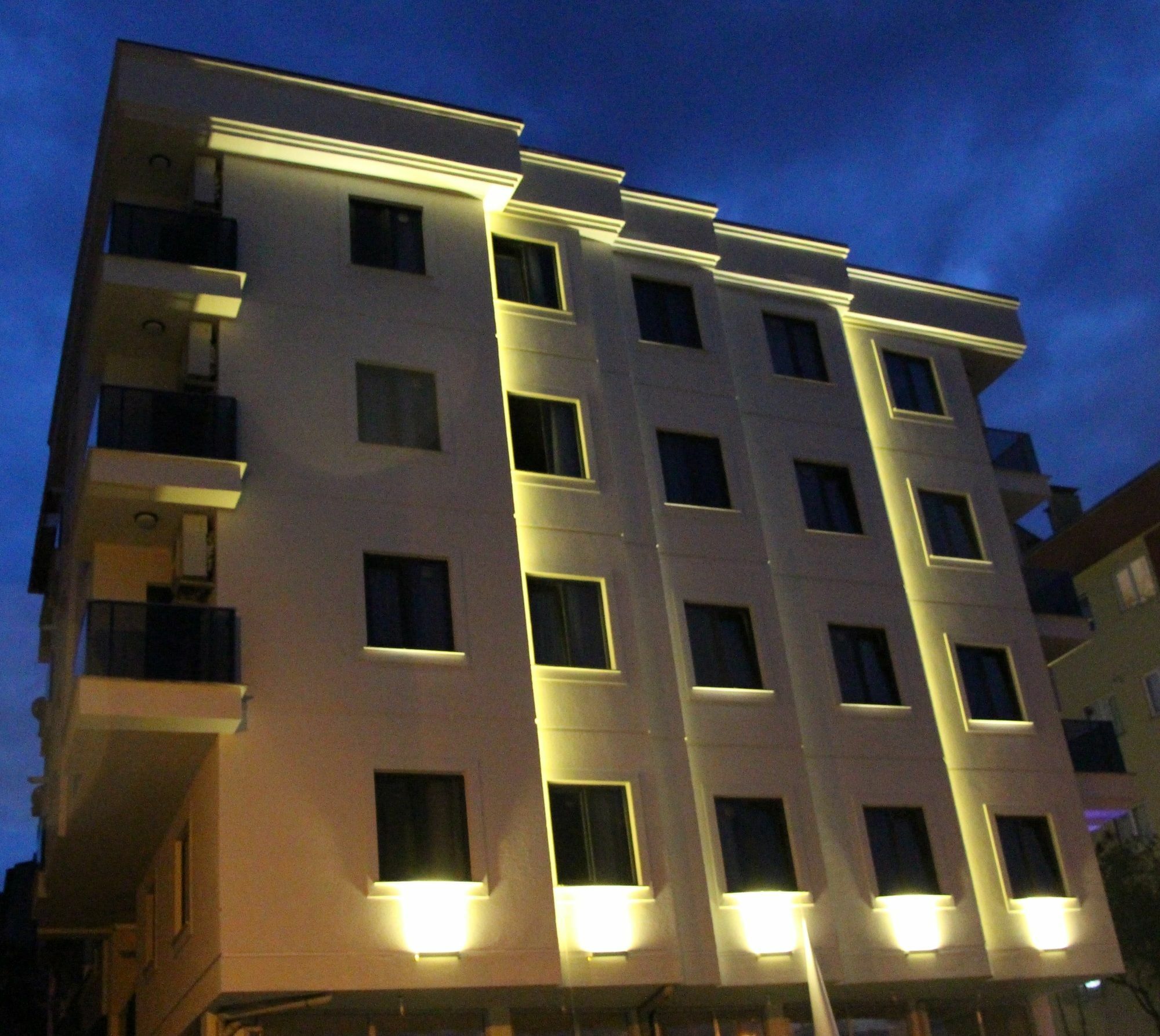 Ekinoks Suit & Apart Otel Трабзон Екстериор снимка
